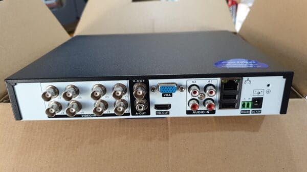 LYLU Комплект за видеонаблюдение - 8 канален DVR с 8 камери връзка с интернет и 3G